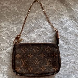 LOUIS VUITTON Mini Pochette Accessoires